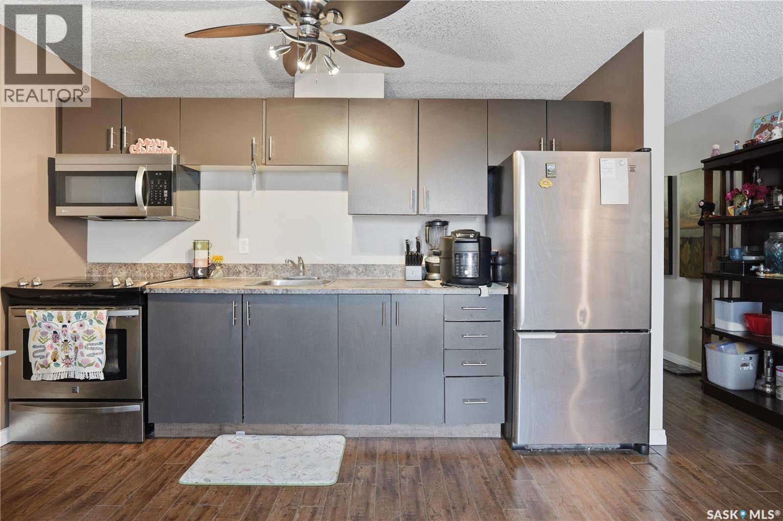 102 2125 Osler Street, Regina, SK - Indoor Photo Showing Kitchen With Stainless Steel Kitchen