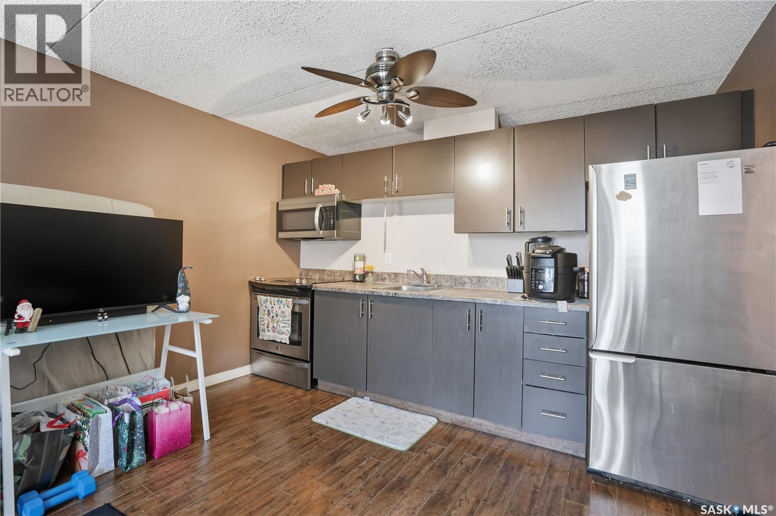 102 2125 Osler Street, Regina, SK - Indoor Photo Showing Kitchen