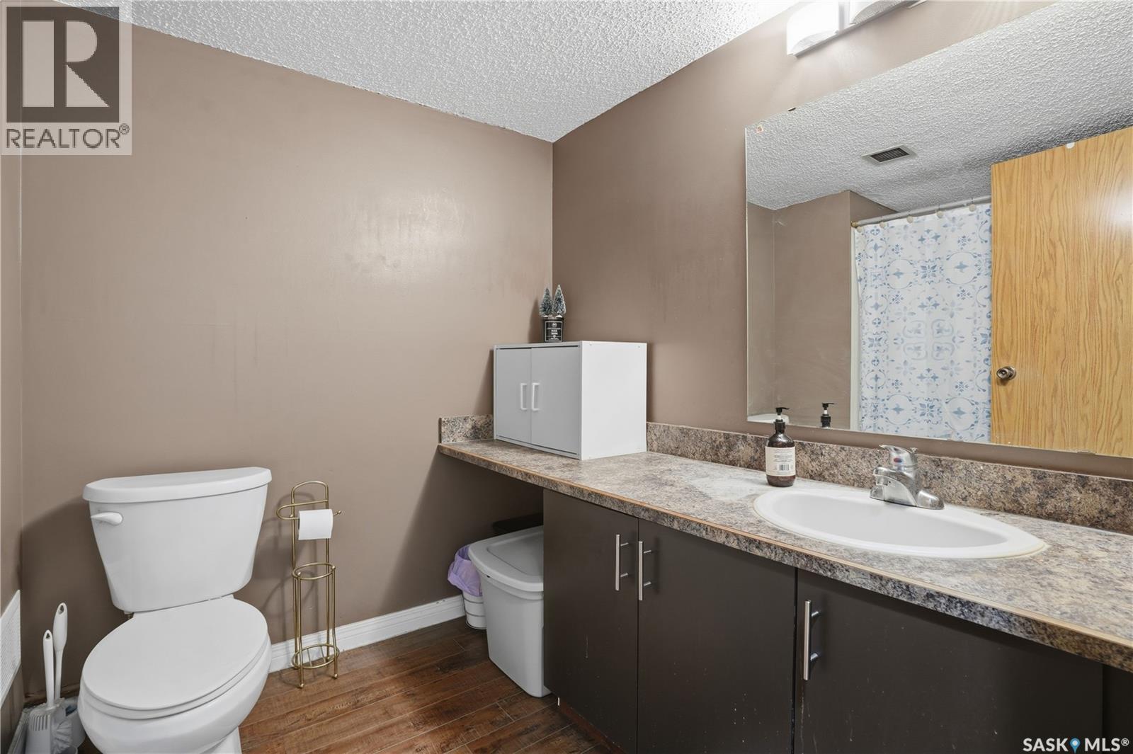 102 2125 Osler Street, Regina, SK - Indoor Photo Showing Bathroom
