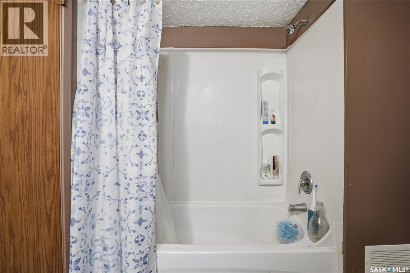 102 2125 Osler Street, Regina, SK - Indoor Photo Showing Bathroom