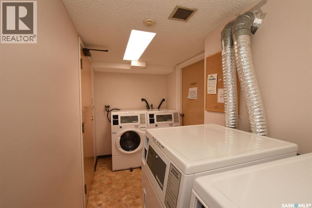102 2125 Osler Street, Regina, SK - Indoor Photo Showing Laundry Room