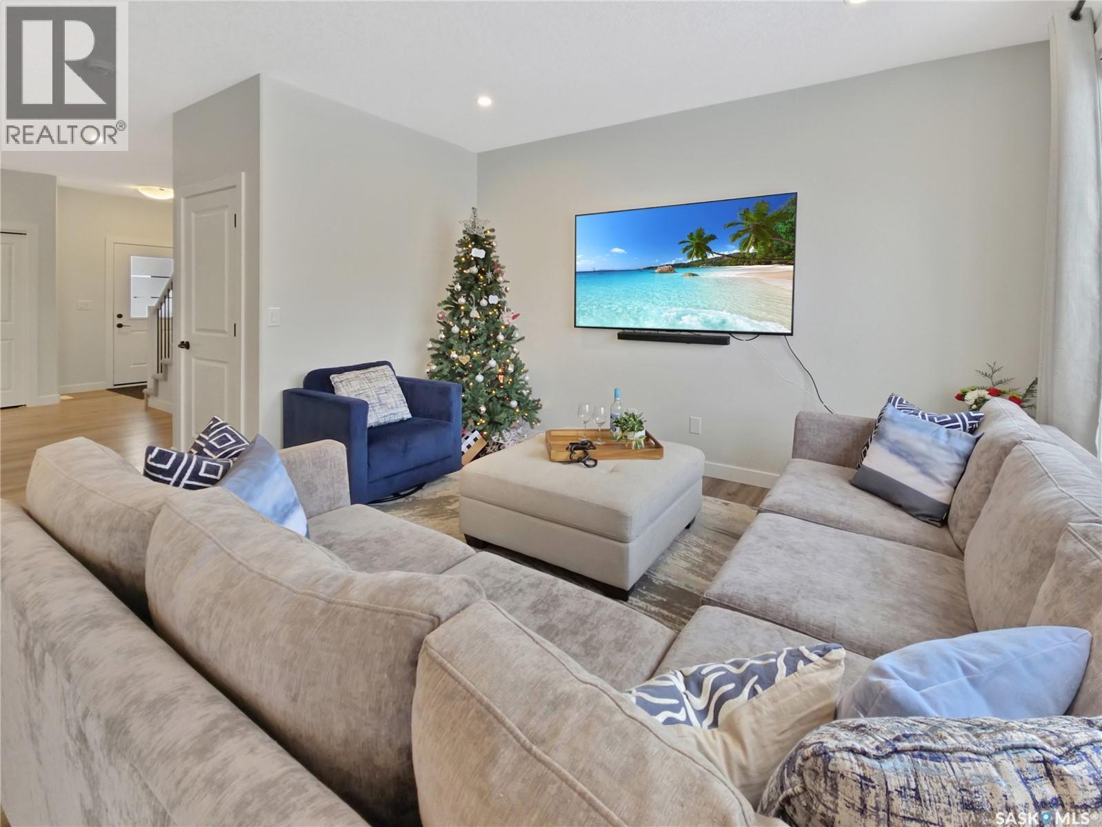 119 Doran Way, Saskatoon, SK - Indoor Photo Showing Living Room