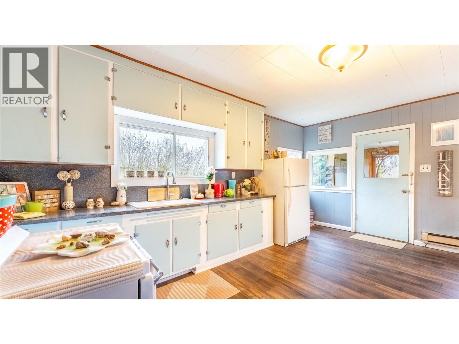 1412 Ainsworth Avenue, Riondel, BC