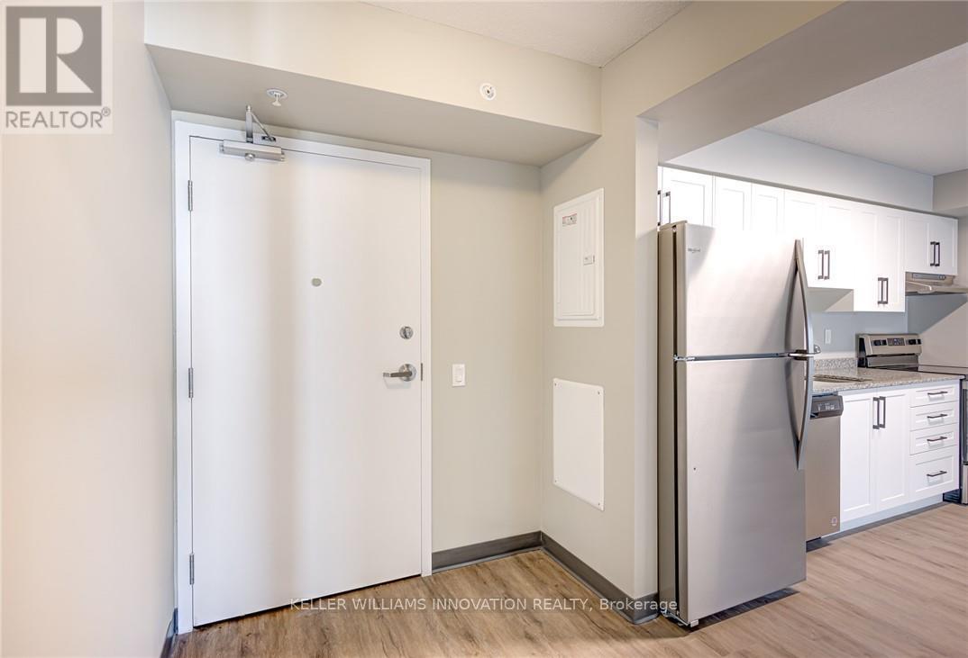 911 - 595 Strasburg Road, Kitchener, ON - Indoor Photo Showing Kitchen