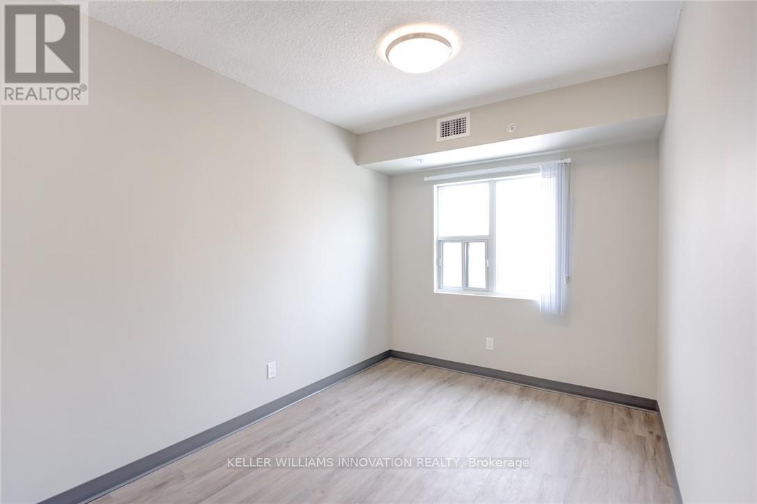 911 - 595 Strasburg Road, Kitchener, ON - Indoor Photo Showing Other Room