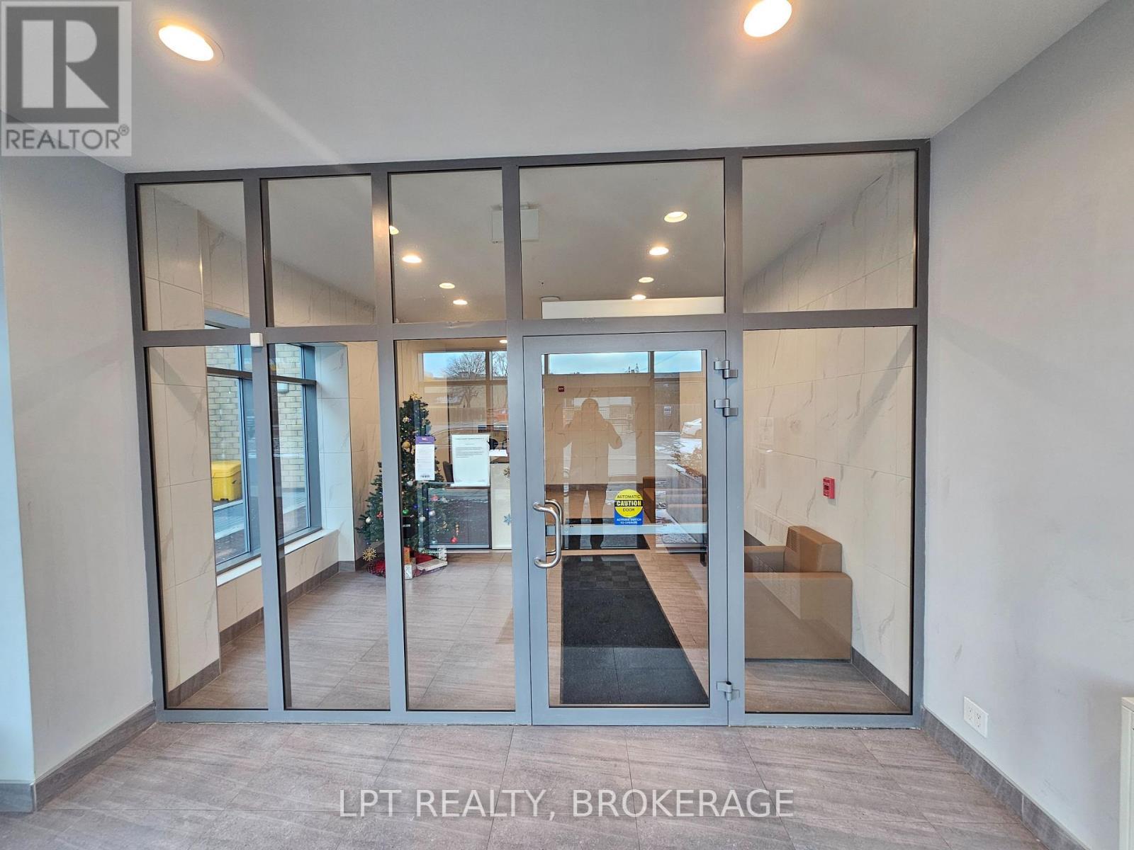 809 - 652 Princess Street, Kingston (Central City East), ON - Indoor Photo Showing Other Room