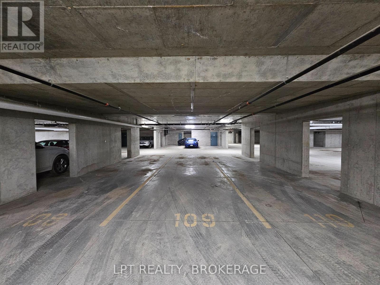 809 - 652 Princess Street, Kingston (Central City East), ON - Indoor Photo Showing Garage