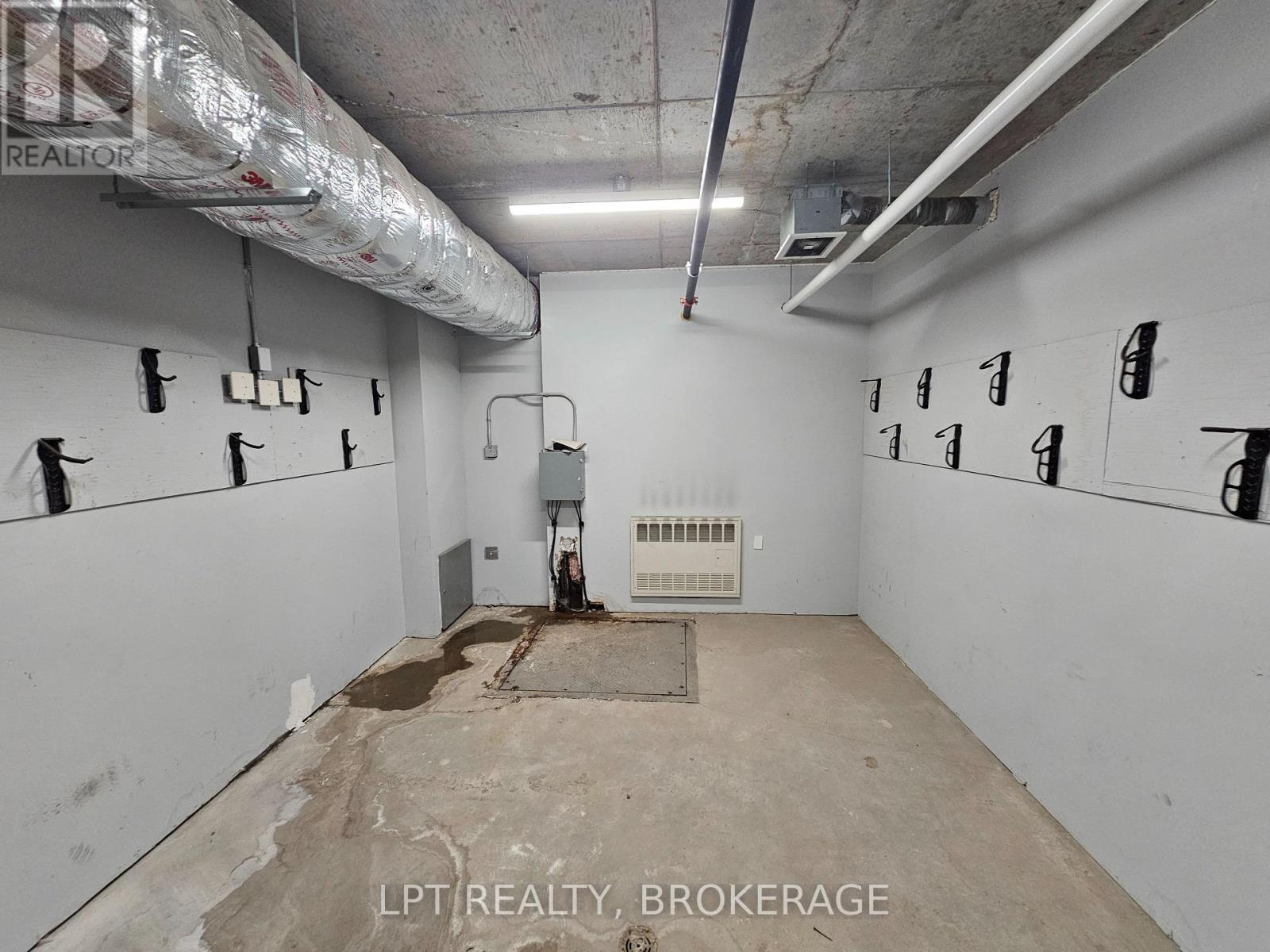 809 - 652 Princess Street, Kingston (Central City East), ON - Indoor Photo Showing Garage