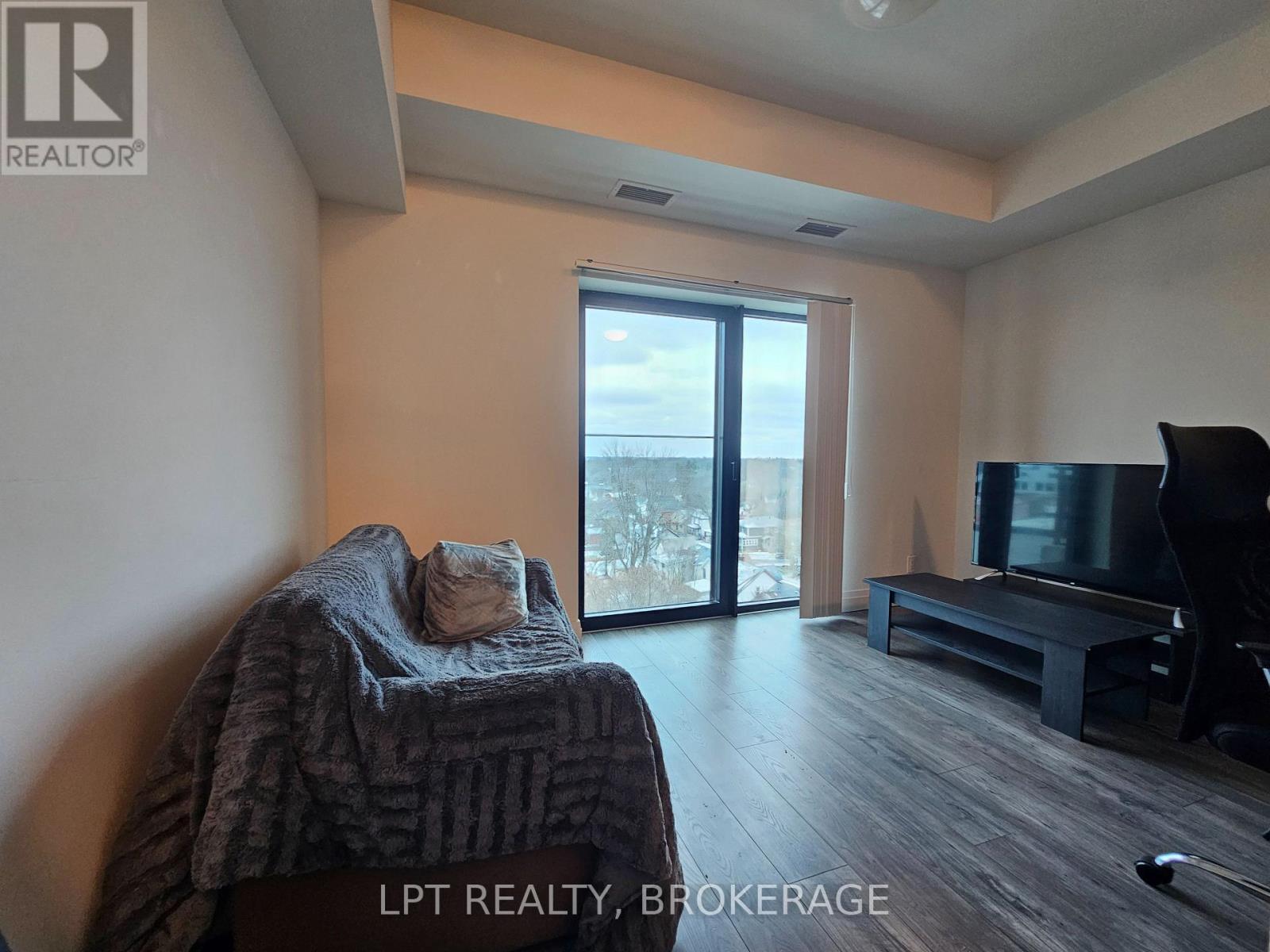 809 - 652 Princess Street, Kingston (Central City East), ON - Indoor