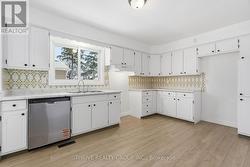 Large Bright Kitchen -