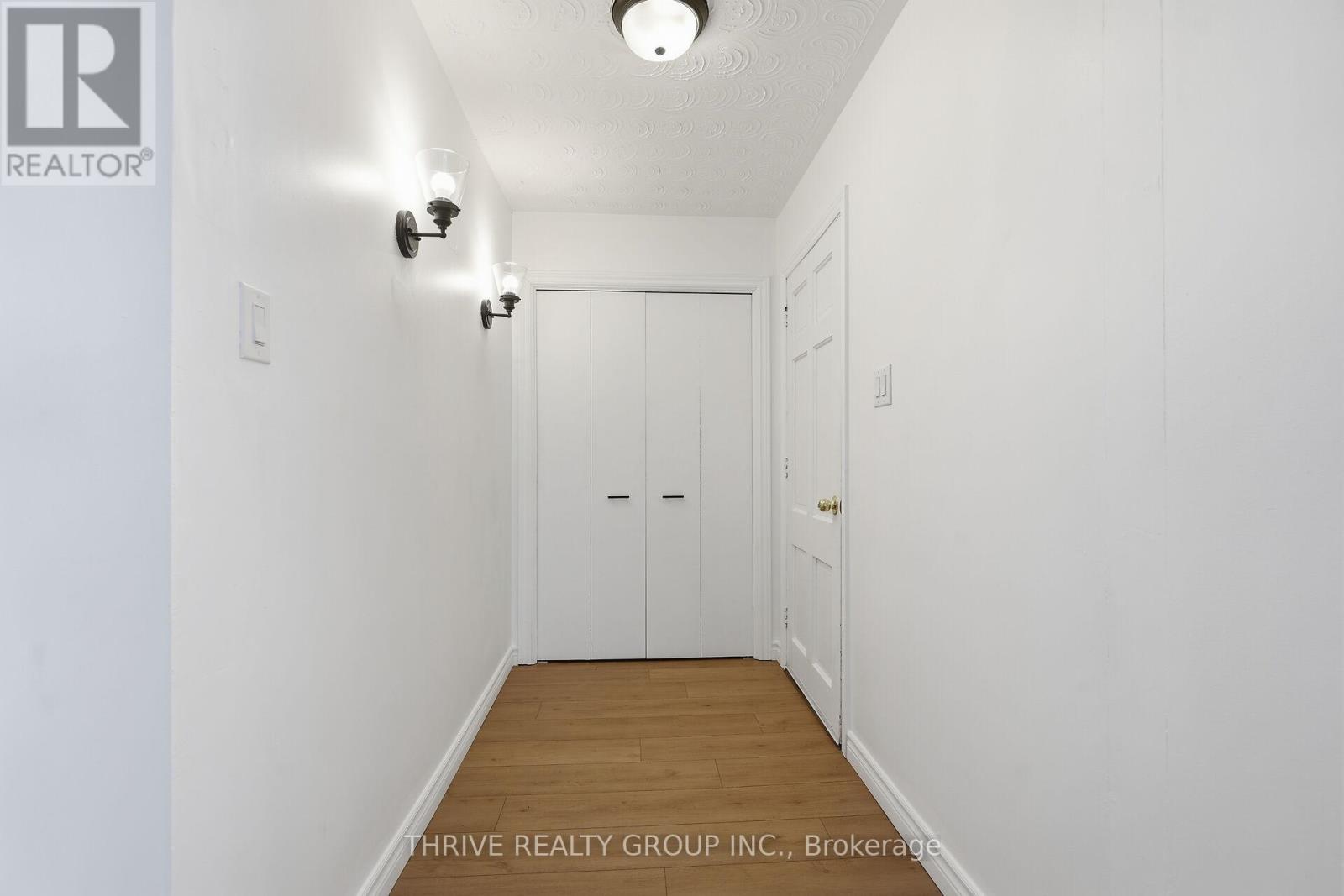 Foyer - 64 Jena Crescent, London East (East I), ON