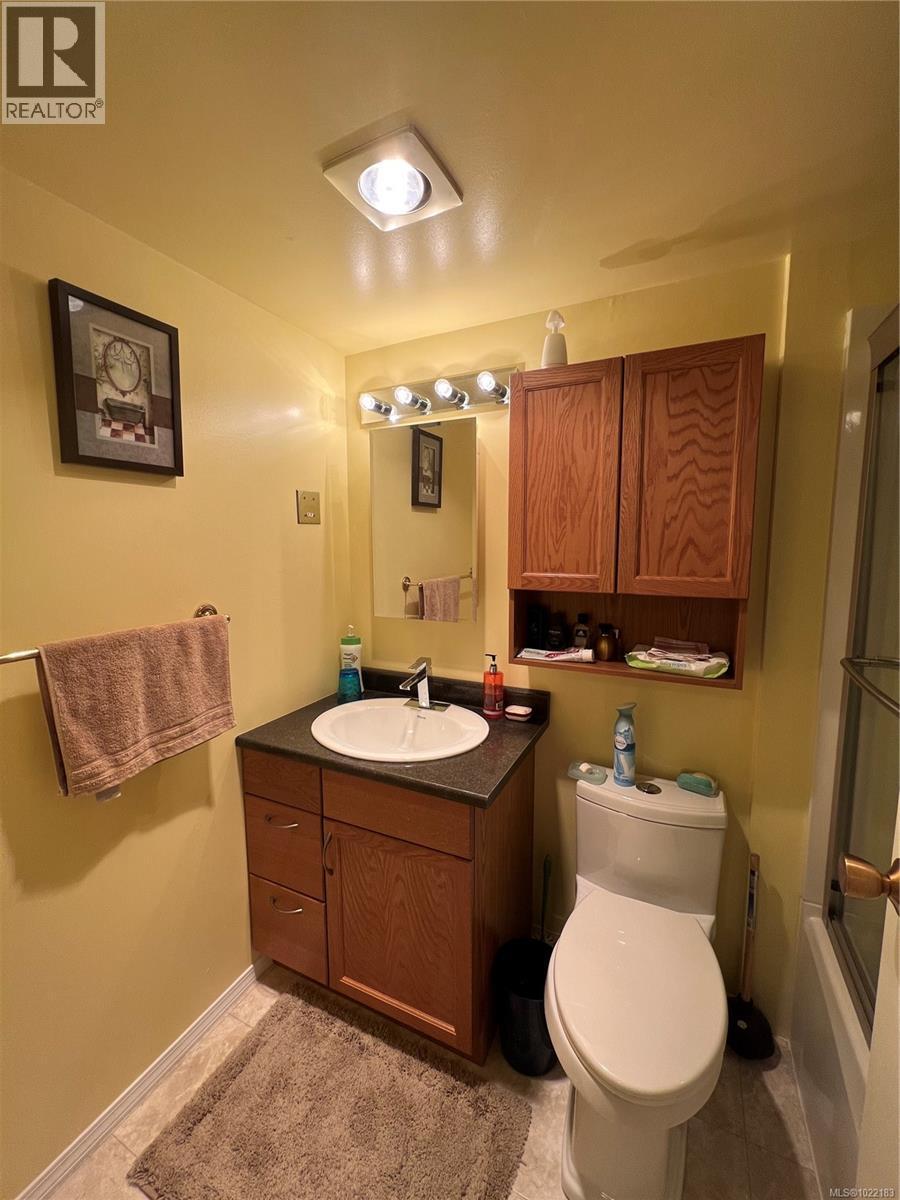 202 651 Maquinna Dr N, Tahsis, BC - Indoor Photo Showing Bathroom