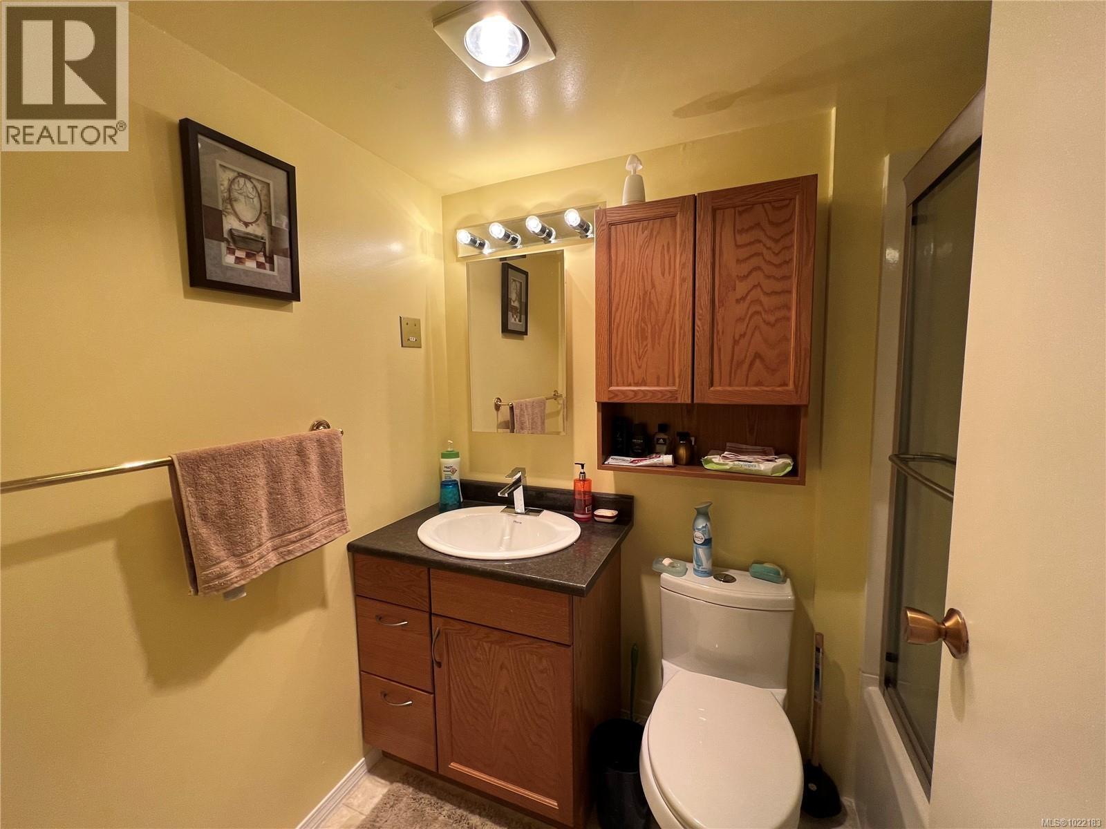 202 651 Maquinna Dr N, Tahsis, BC - Indoor Photo Showing Bathroom