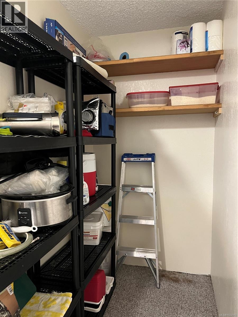 202 651 Maquinna Dr N, Tahsis, BC - Indoor With Storage