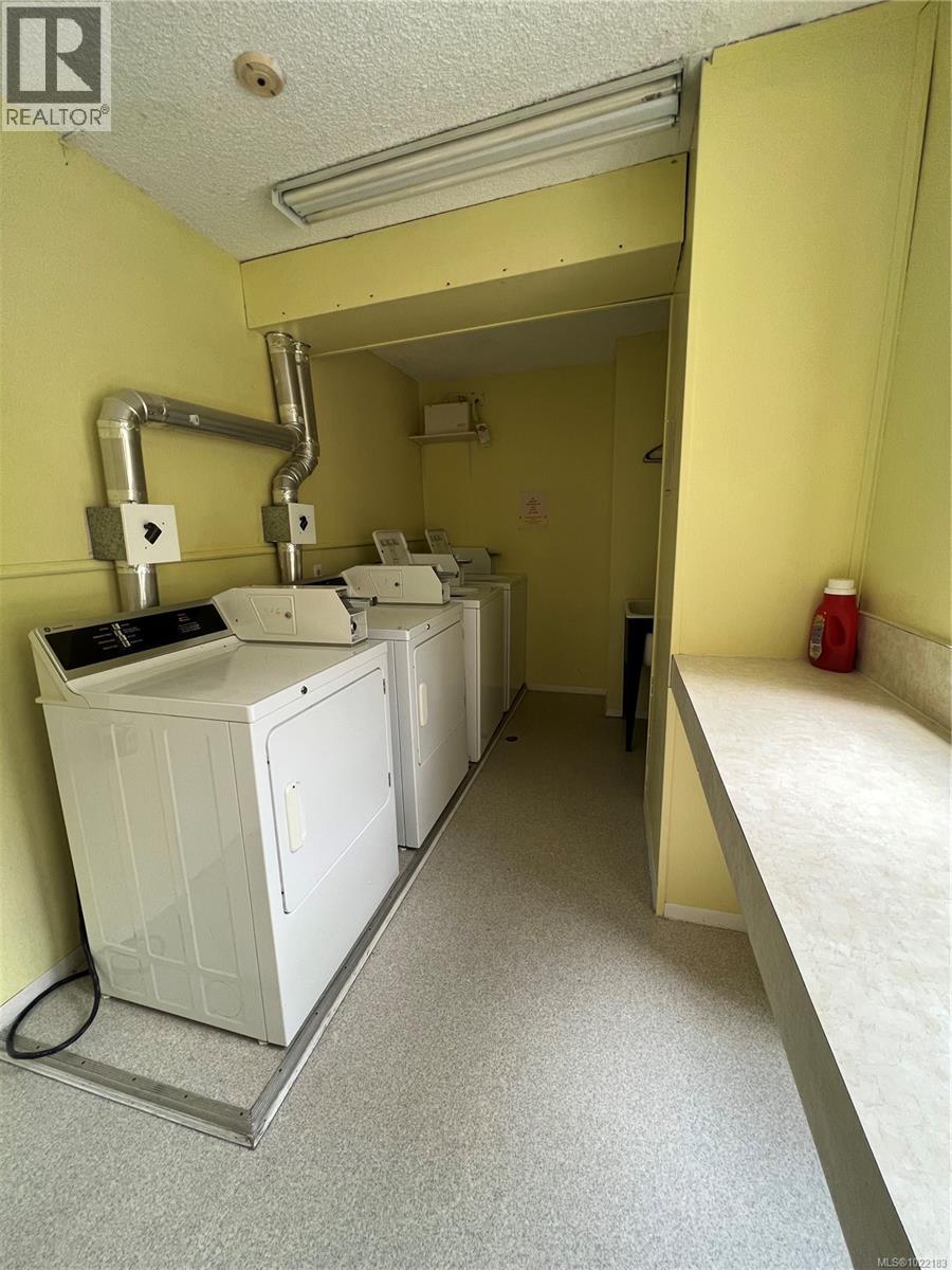 202 651 Maquinna Dr N, Tahsis, BC - Indoor Photo Showing Laundry Room