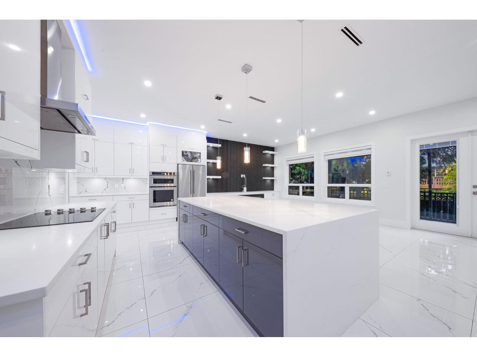 8665 154A Street, Surrey, BC - Indoor Photo Showing Kitchen With Upgraded Kitchen