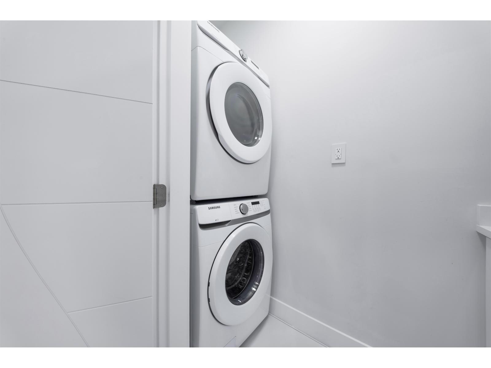 8665 154A Street, Surrey, BC - Indoor Photo Showing Laundry Room