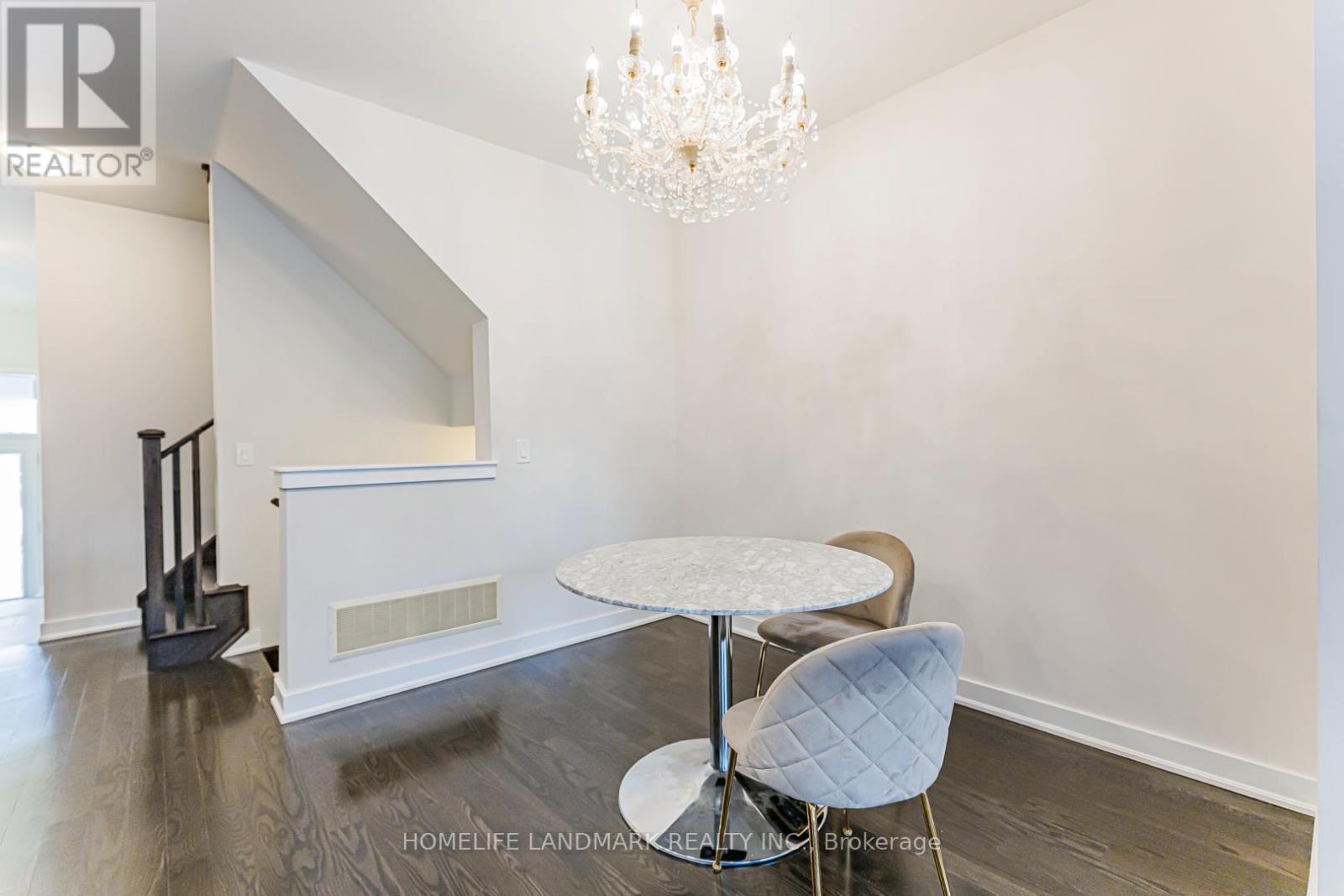 62 Helliwell Crescent, Richmond Hill, ON - Indoor Photo Showing Other Room