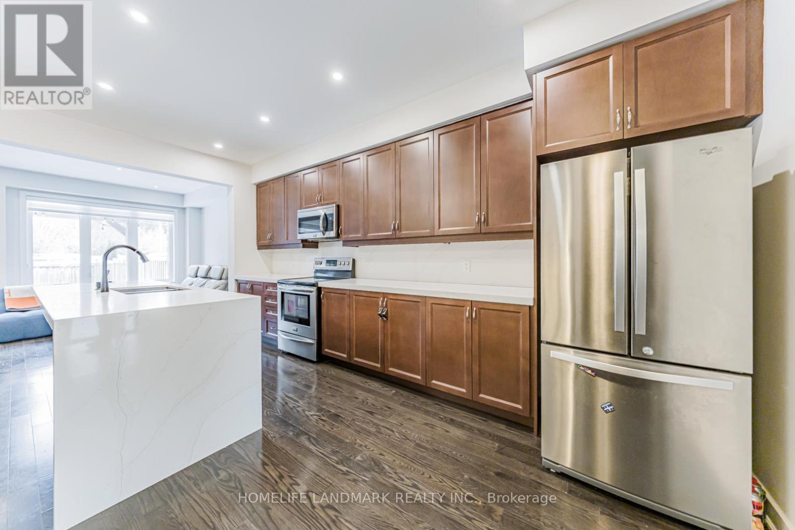 62 Helliwell Crescent, Richmond Hill, ON - Indoor Photo Showing Kitchen