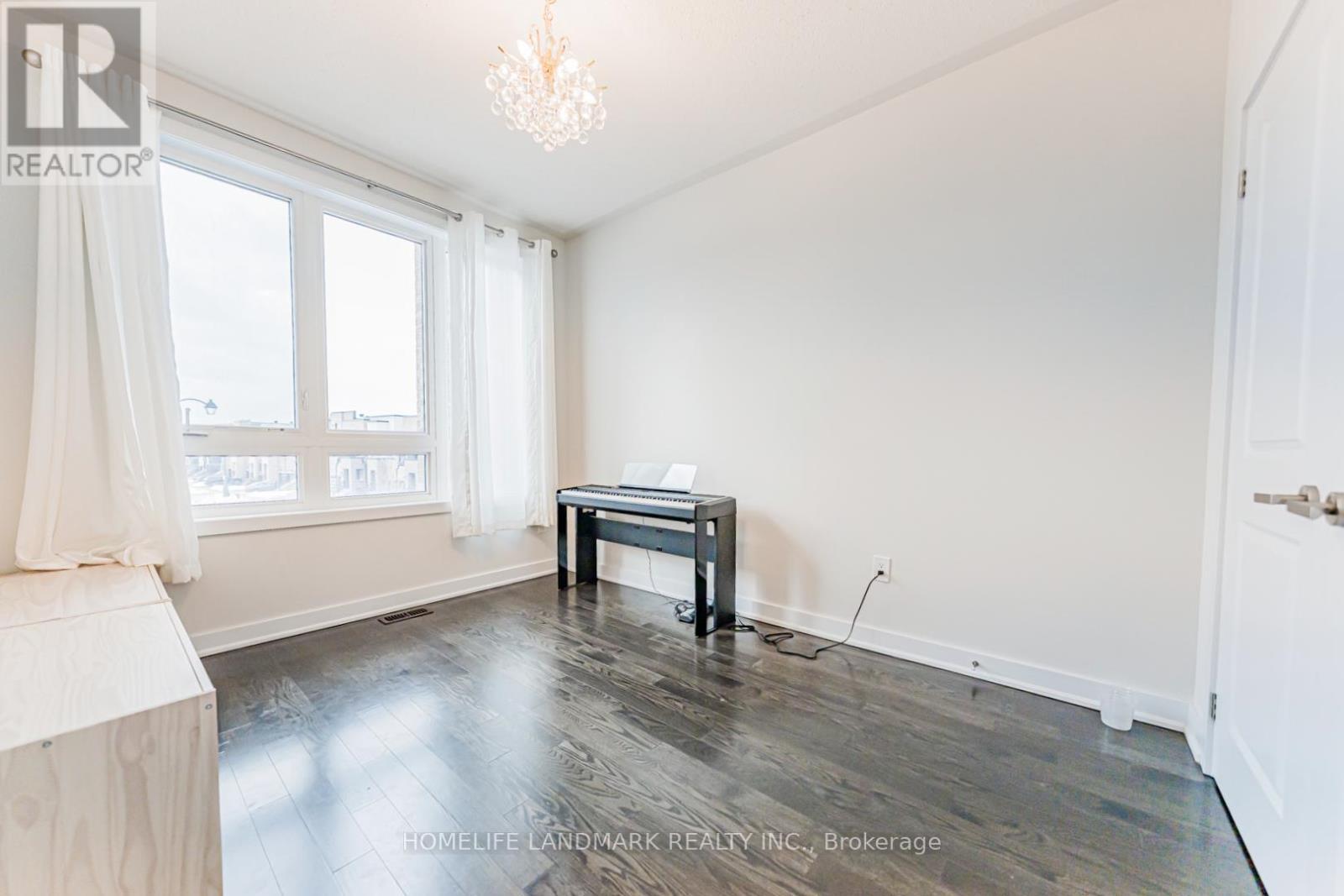 62 Helliwell Crescent, Richmond Hill, ON - Indoor Photo Showing Other Room