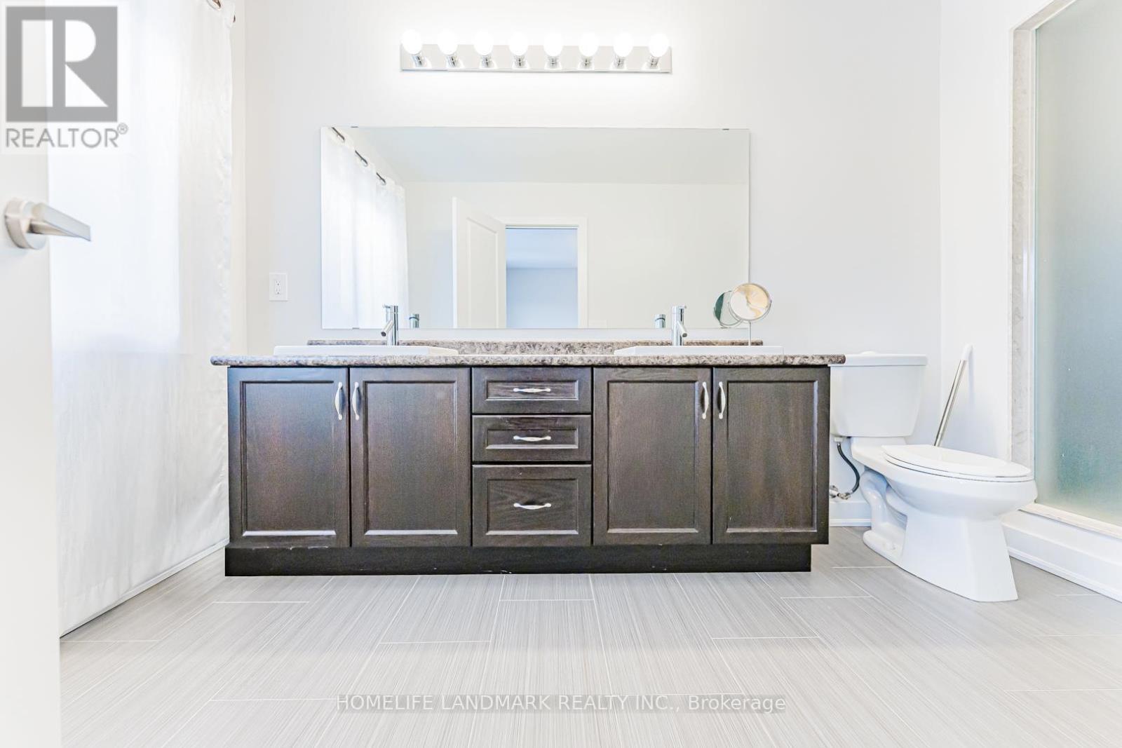 62 Helliwell Crescent, Richmond Hill, ON - Indoor Photo Showing Bathroom