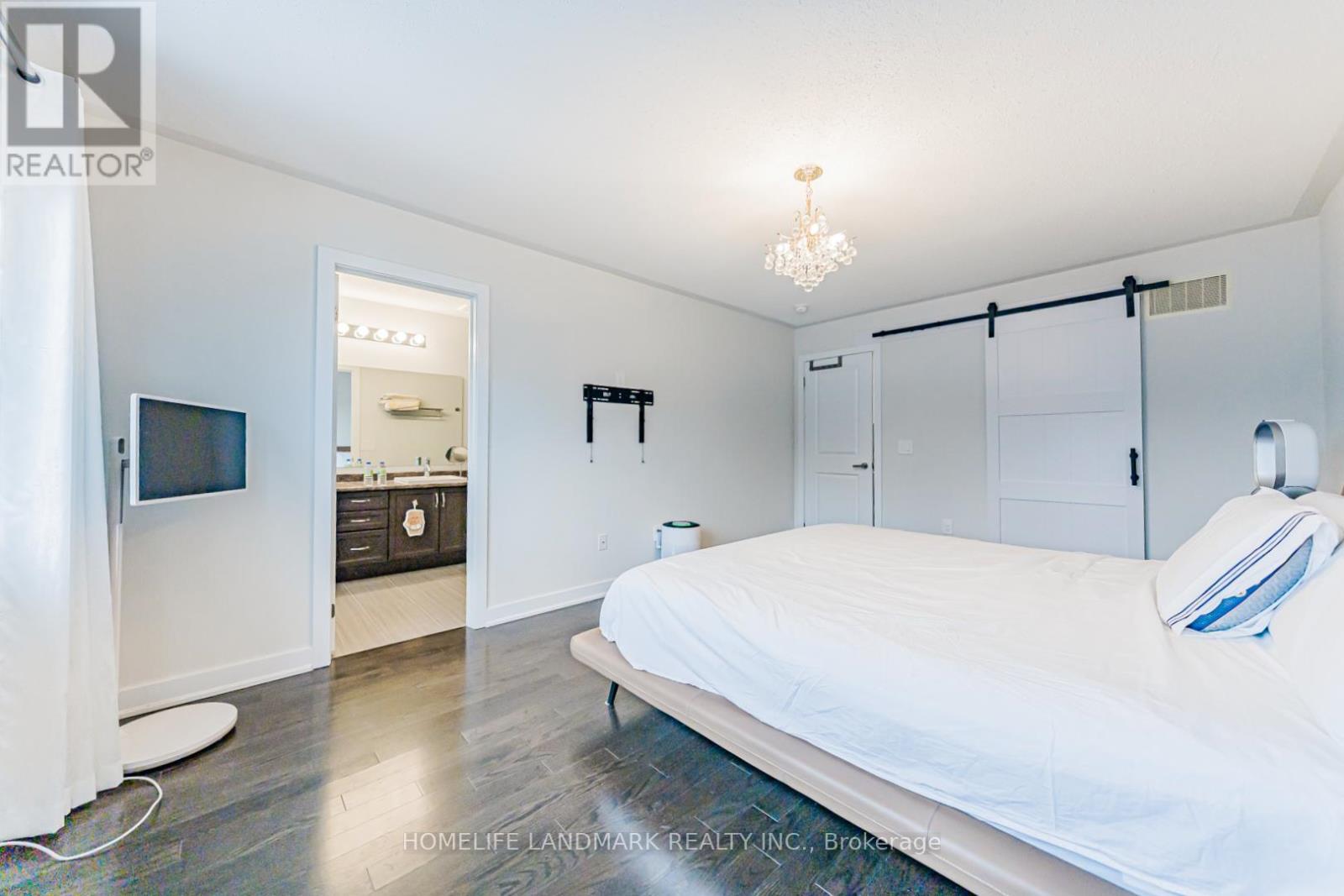 62 Helliwell Crescent, Richmond Hill, ON - Indoor Photo Showing Bedroom