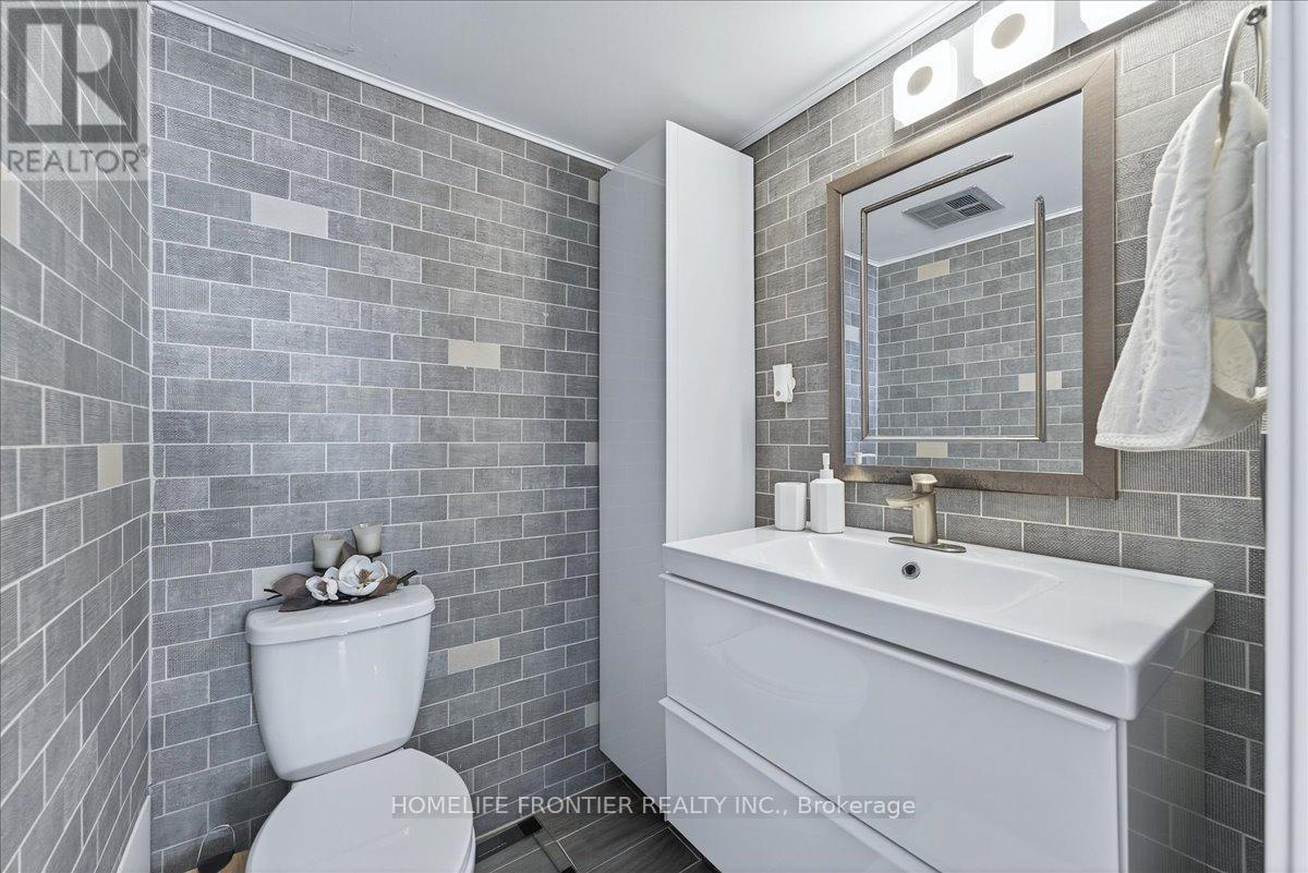 605 - 2301 Derry Road W, Mississauga, ON