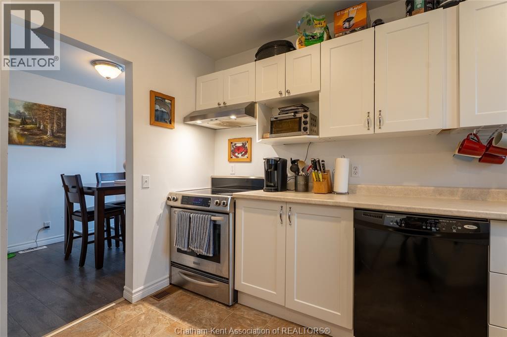 104 Brander Avenue, Wallaceburg, ON - Indoor Photo Showing Kitchen