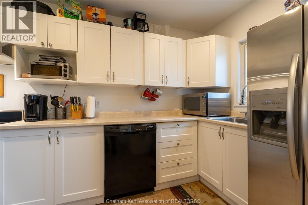 104 Brander Avenue, Wallaceburg, ON - Indoor Photo Showing Kitchen