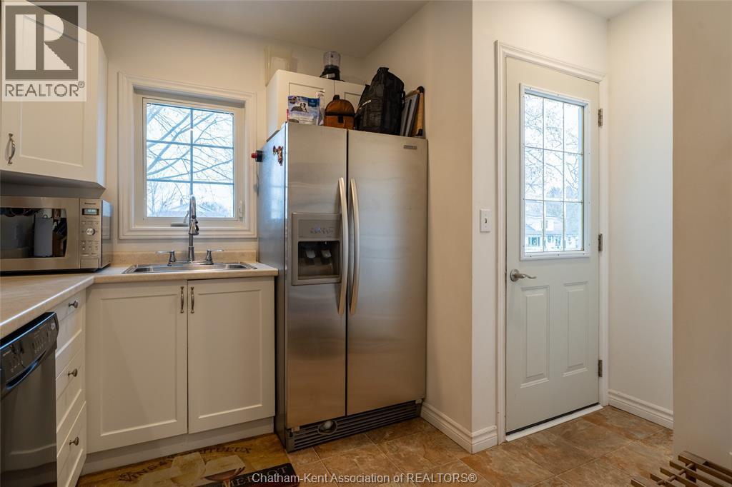 104 Brander Avenue, Wallaceburg, ON - Indoor Photo Showing Kitchen