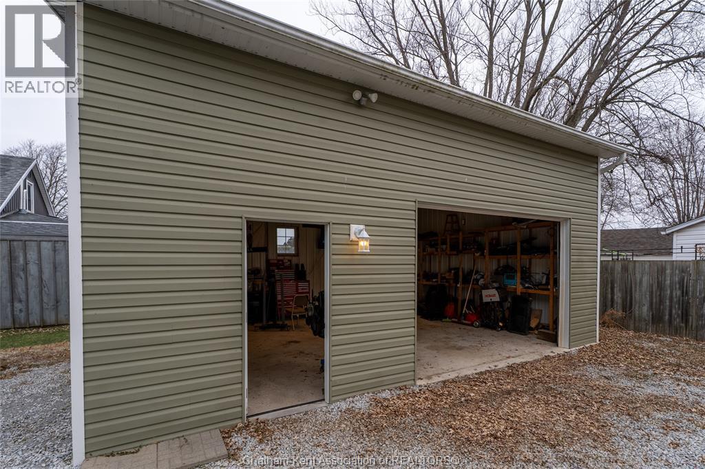 104 Brander Avenue, Wallaceburg, ON - Outdoor With Exterior