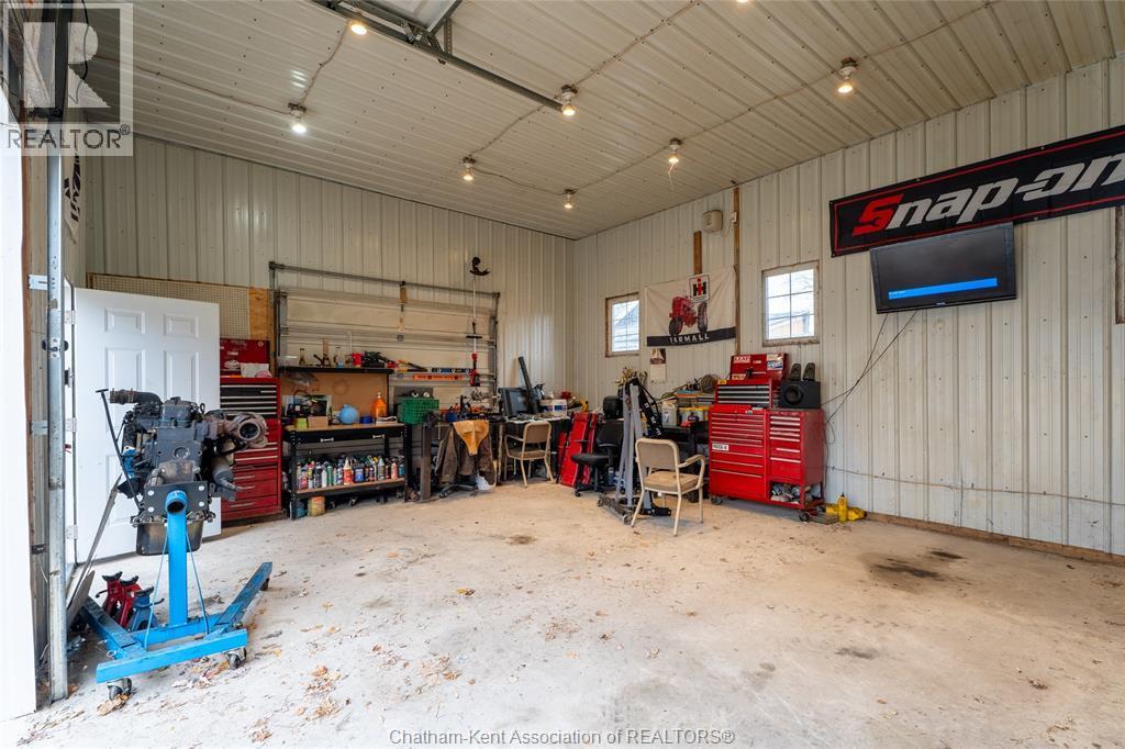 104 Brander Avenue, Wallaceburg, ON - Indoor Photo Showing Garage