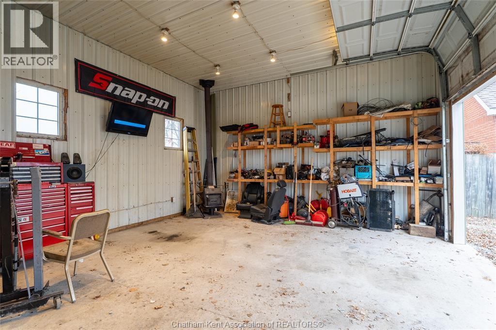 104 Brander Avenue, Wallaceburg, ON - Indoor Photo Showing Garage
