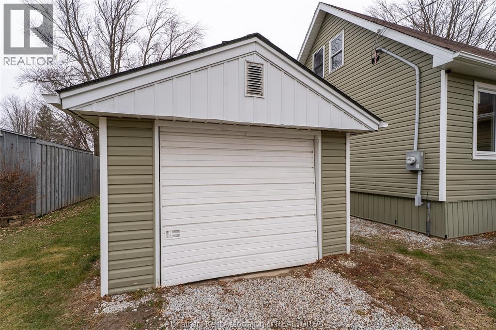 104 Brander Avenue, Wallaceburg, ON - Outdoor With Exterior