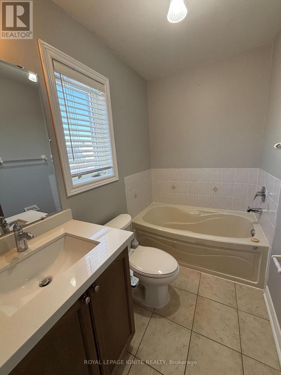4889 Yorkshire Avenue, Mississauga, ON - Indoor Photo Showing Bathroom