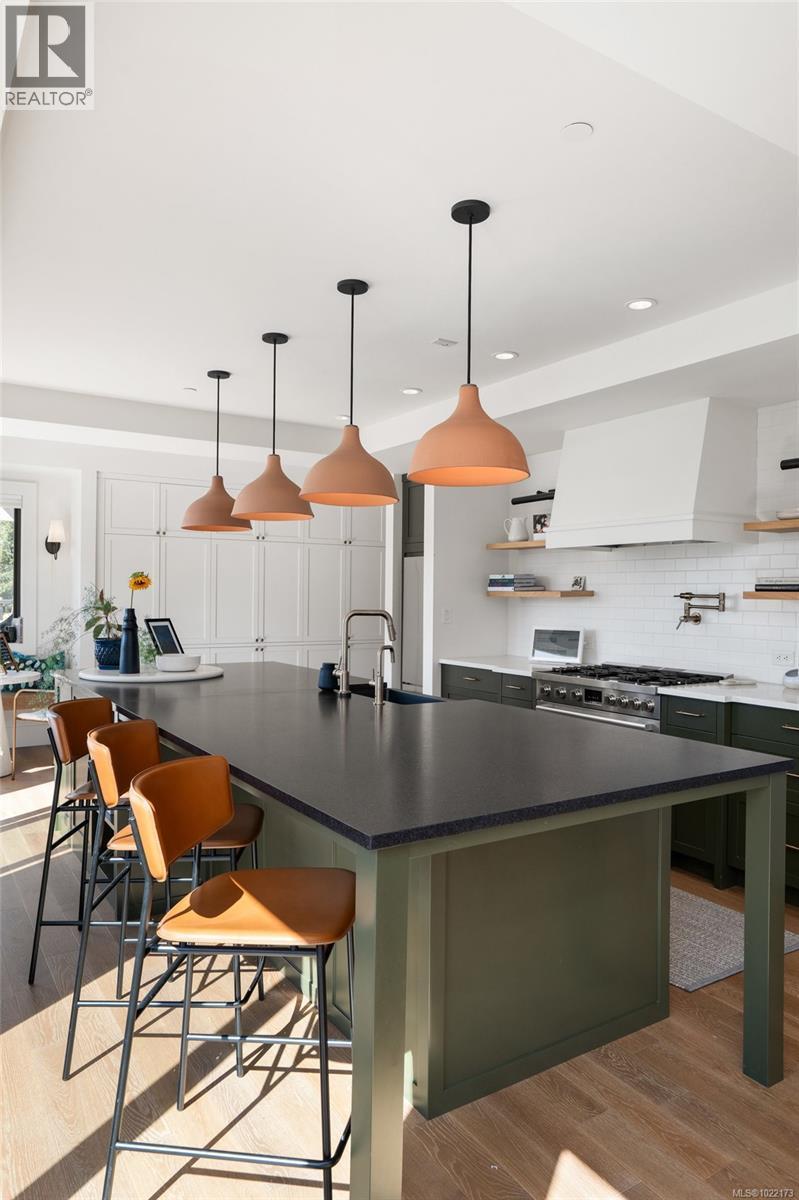 416 1335 Bear Mountain Pkwy, Langford, BC - Indoor