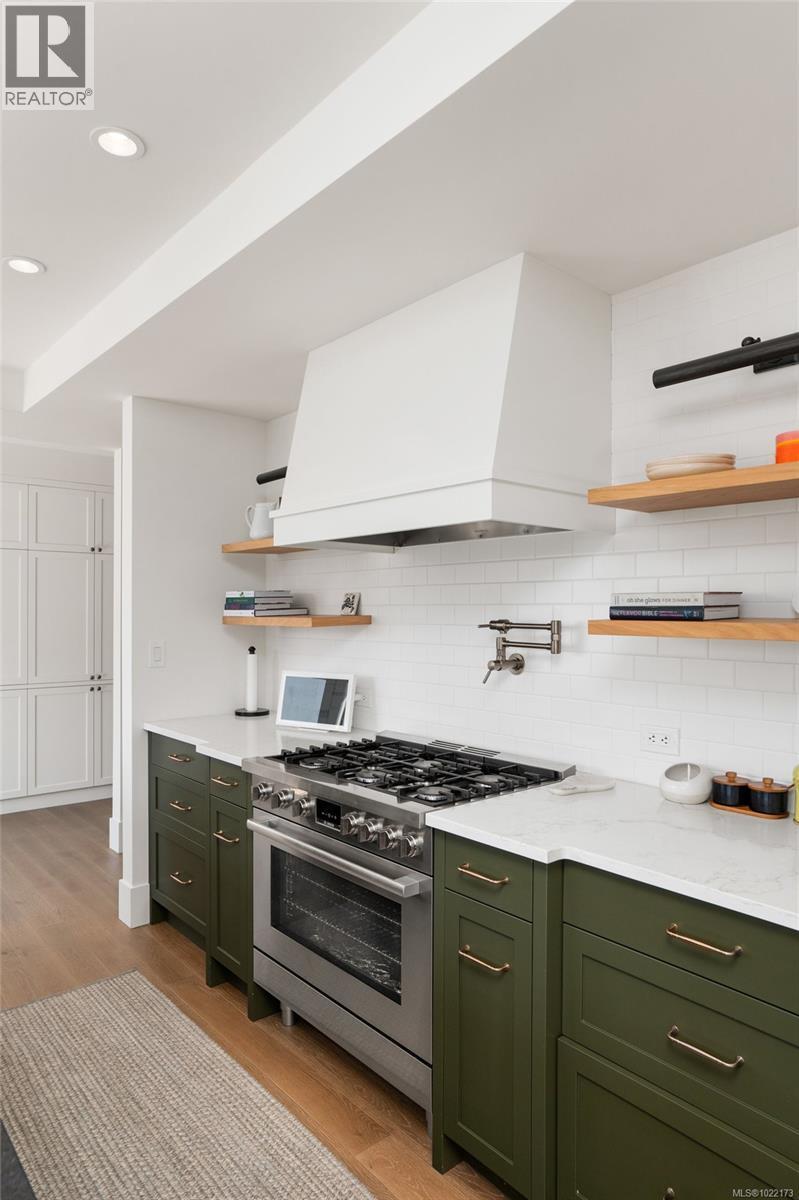 416 1335 Bear Mountain Pkwy, Langford, BC - Indoor Photo Showing Kitchen