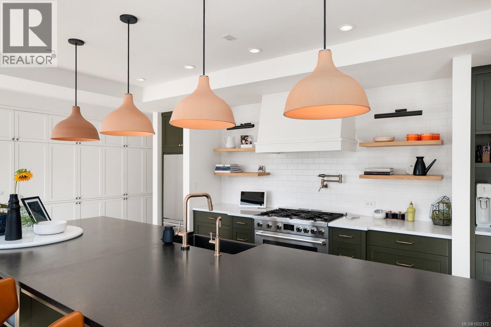 416 1335 Bear Mountain Pkwy, Langford, BC - Indoor Photo Showing Kitchen With Upgraded Kitchen