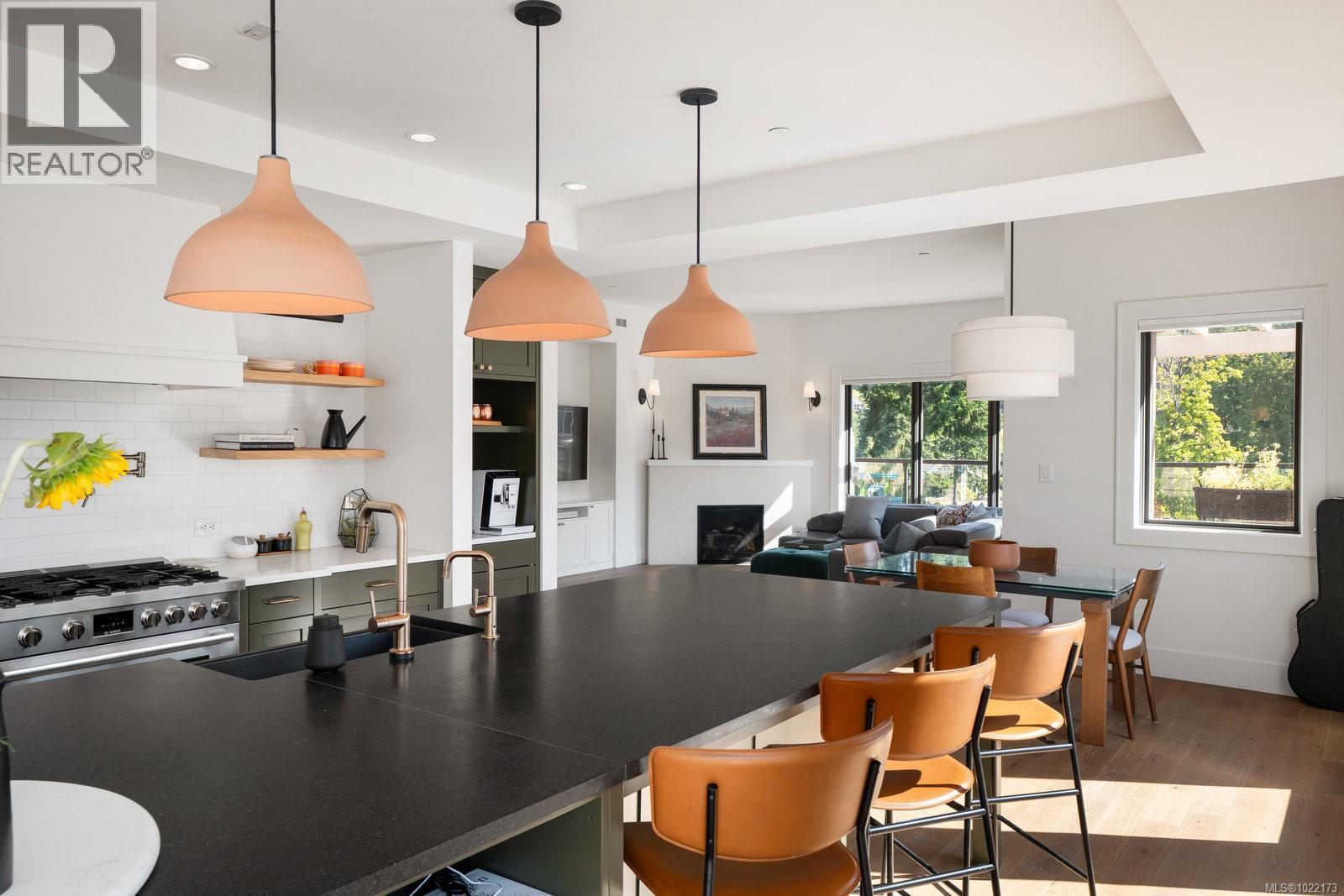 416 1335 Bear Mountain Pkwy, Langford, BC - Indoor Photo Showing Dining Room