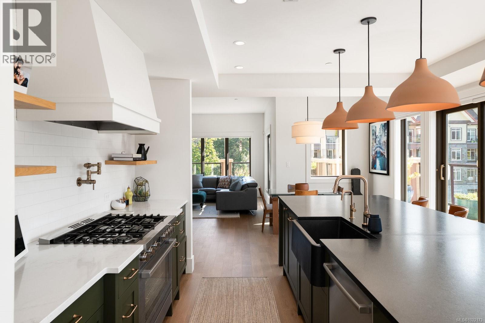 416 1335 Bear Mountain Pkwy, Langford, BC - Indoor Photo Showing Kitchen With Upgraded Kitchen