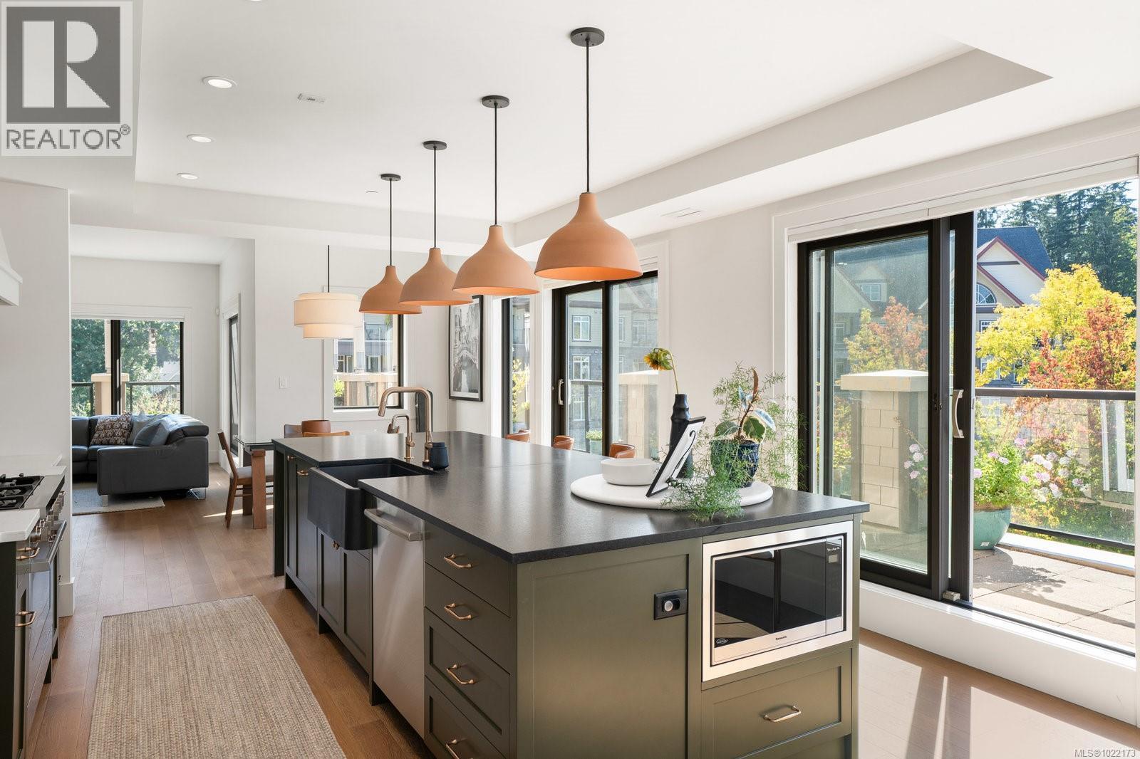 416 1335 Bear Mountain Pkwy, Langford, BC - Indoor Photo Showing Kitchen With Upgraded Kitchen