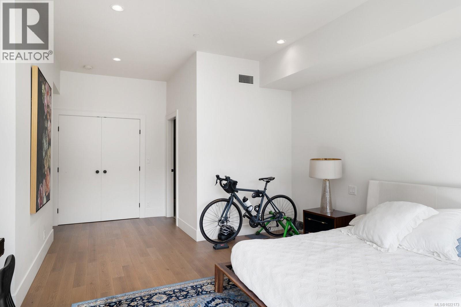 416 1335 Bear Mountain Pkwy, Langford, BC - Indoor Photo Showing Bedroom