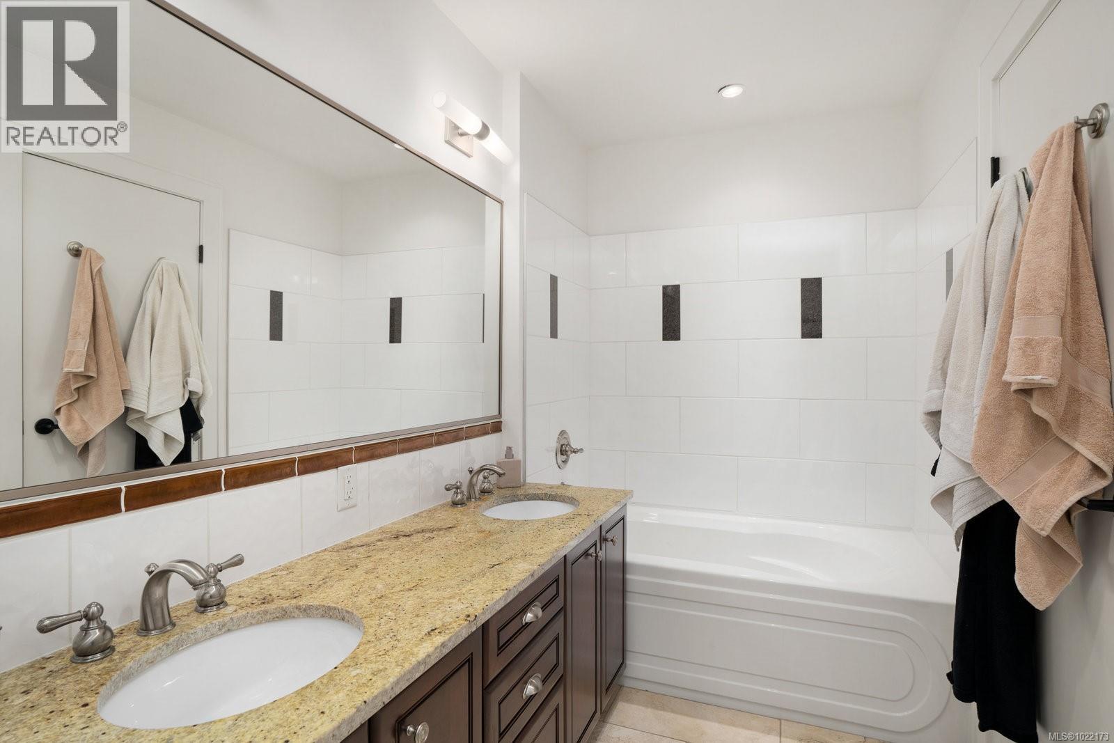 416 1335 Bear Mountain Pkwy, Langford, BC - Indoor Photo Showing Bathroom