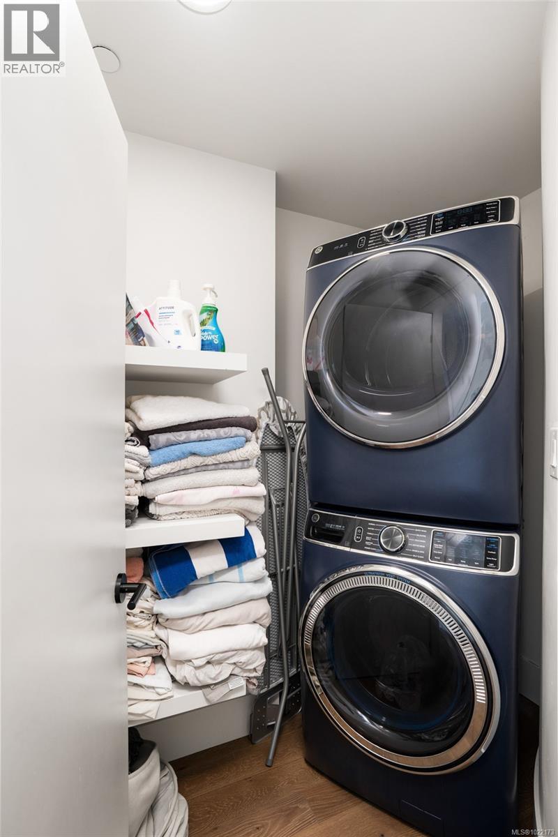 416 1335 Bear Mountain Pkwy, Langford, BC - Indoor Photo Showing Laundry Room