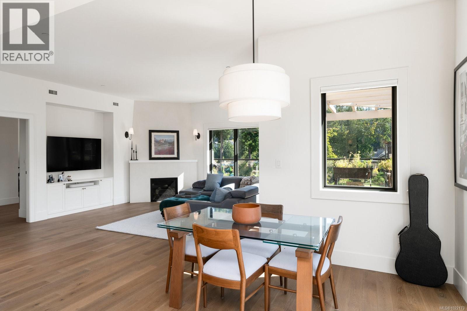 416 1335 Bear Mountain Pkwy, Langford, BC - Indoor Photo Showing Dining Room