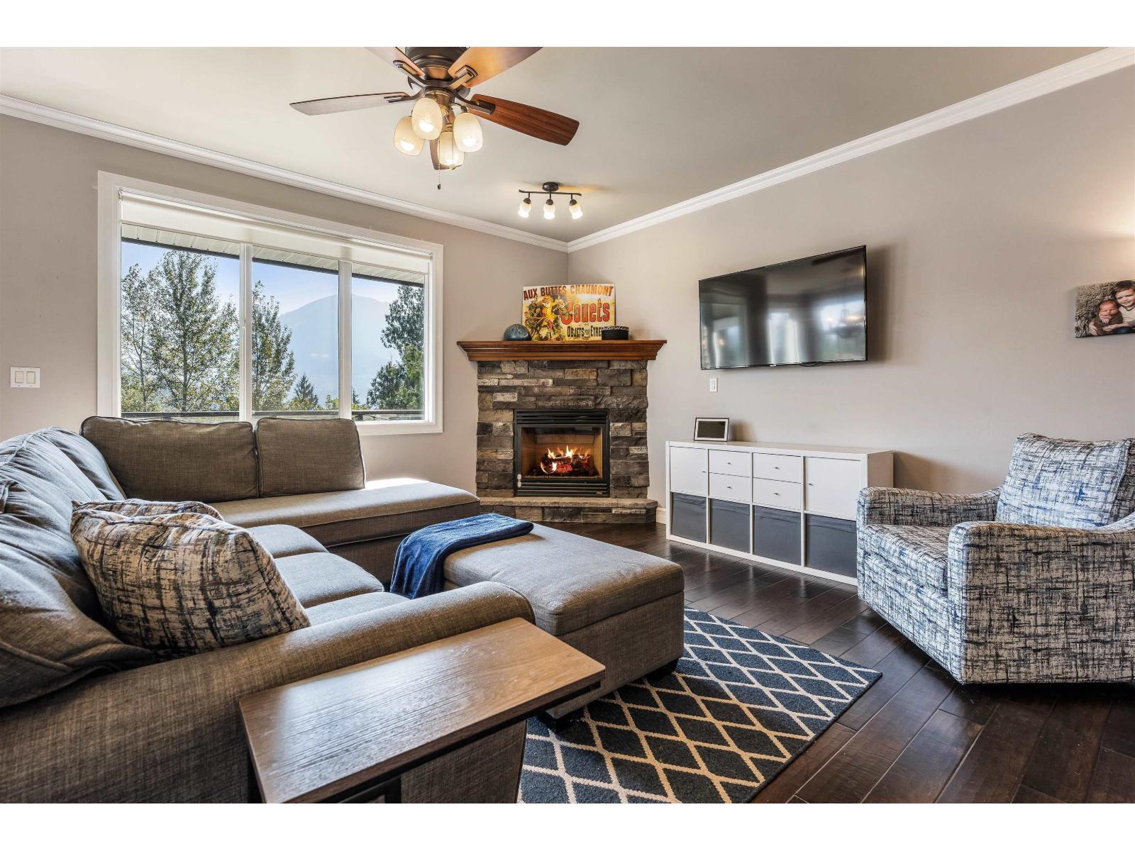 24 45957 Sherwood Drive|Promontory, Chilliwack, BC - Indoor Photo Showing Living Room With Fireplace