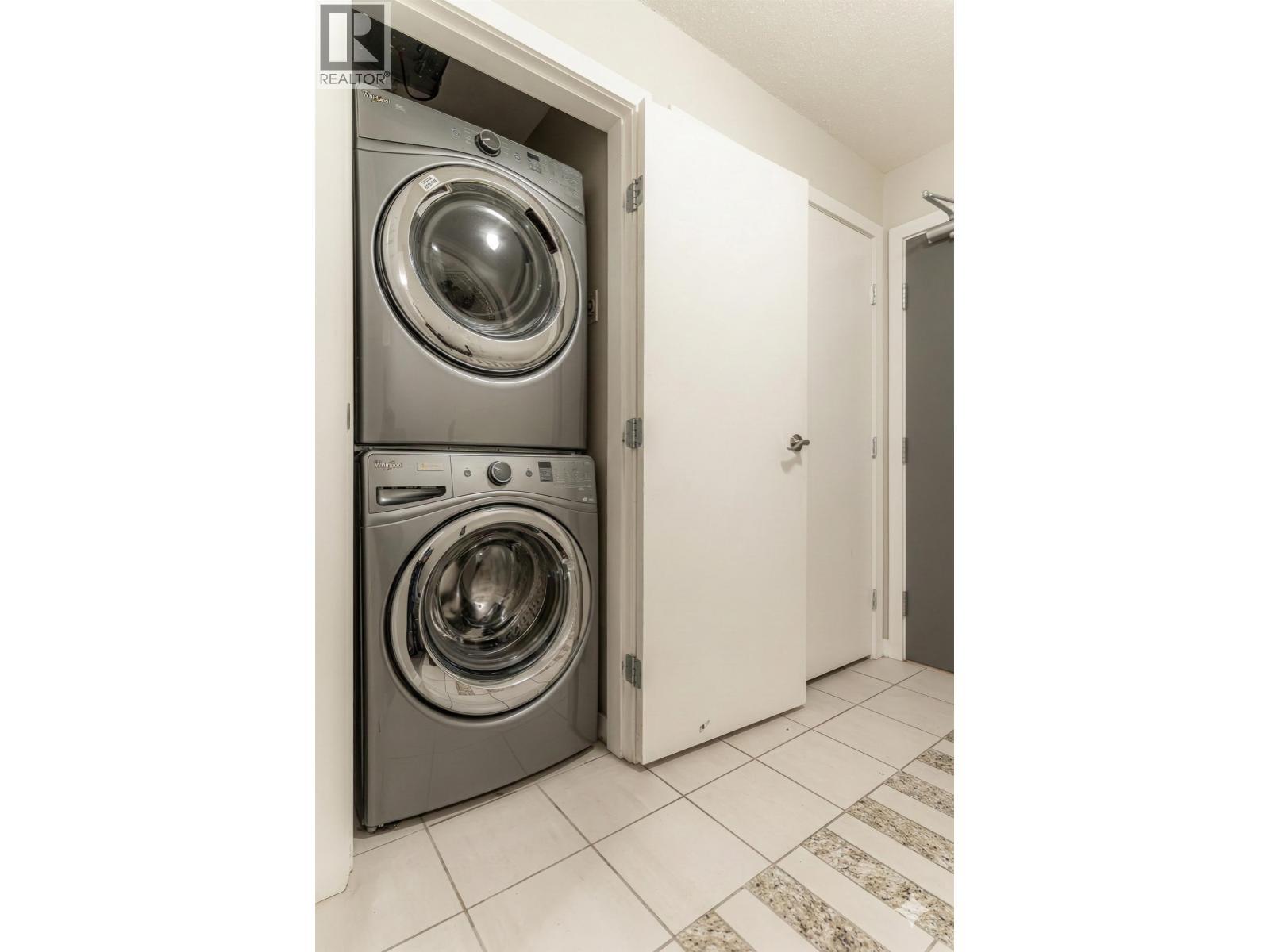 1802 455 Beach Crescent, Vancouver, BC - Indoor Photo Showing Laundry Room