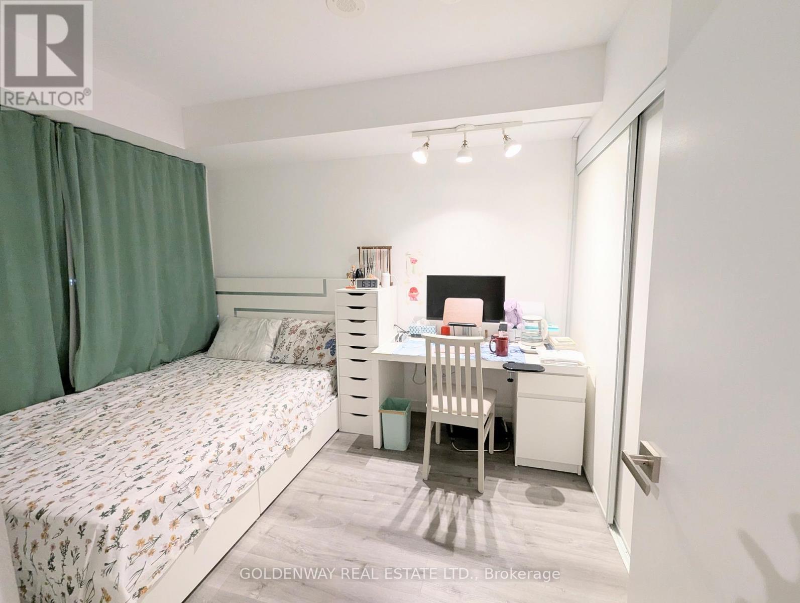 321 - 31 Tippett Road, Toronto, ON - Indoor Photo Showing Bedroom