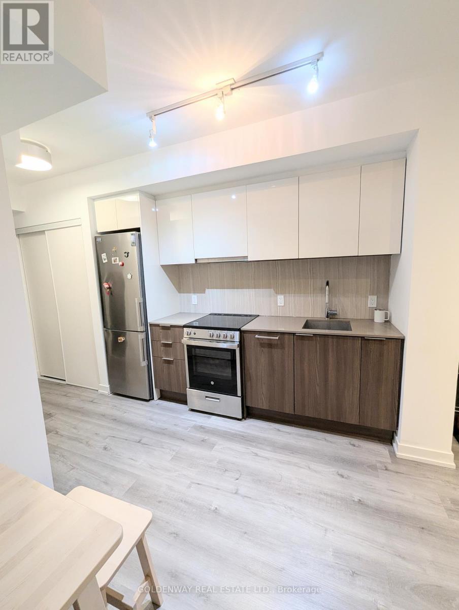 321 - 31 Tippett Road, Toronto, ON - Indoor Photo Showing Kitchen