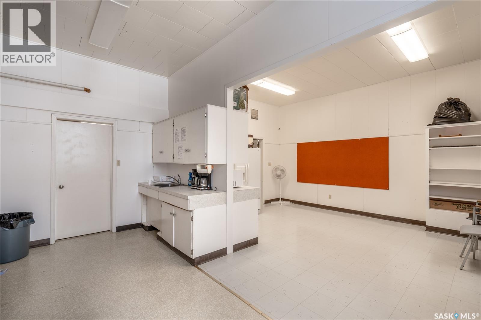 198 1St Avenue S, Pierceland, SK - Indoor